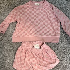 Tullabee Pink Checkered sweater an shorts